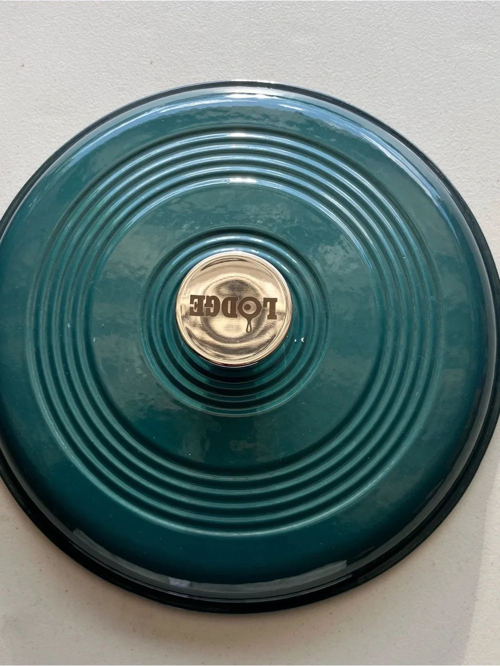 6Qt Lodge Enameled Dutch Oven in Teal - Picture 2 of 4